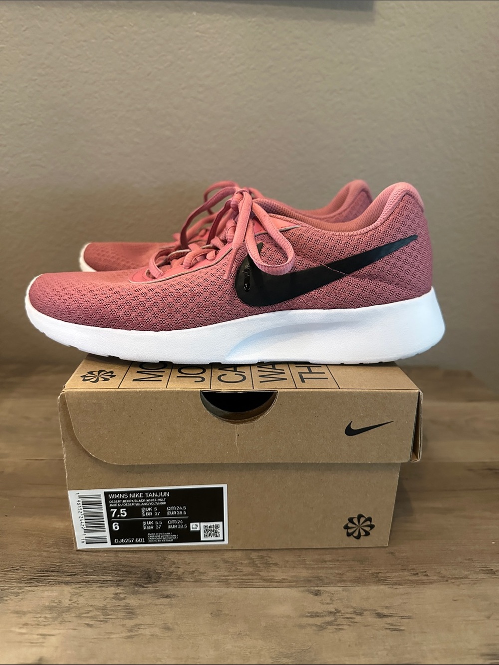 Women Nike Tanjun Nike Shoes